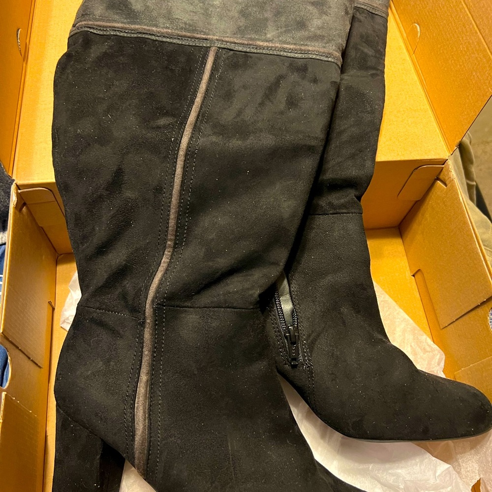 Womens boots, size 10 cloudwalkers, suede